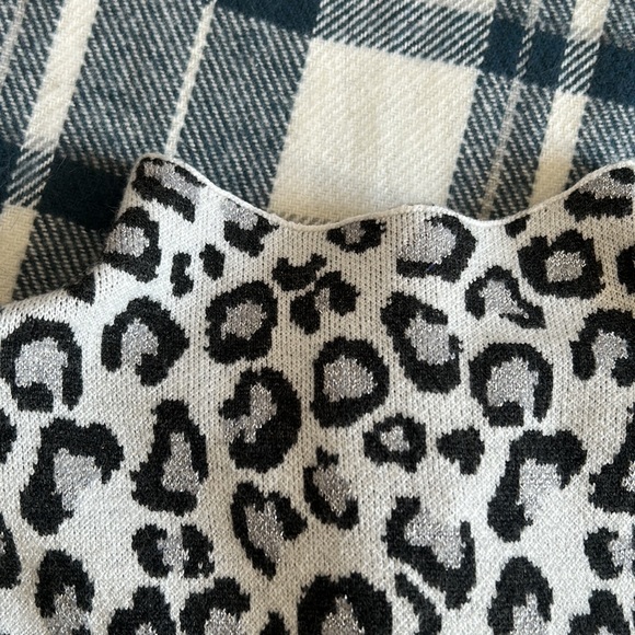 Leopard print with sparkle high collared sweater - Picture 7 of 8
